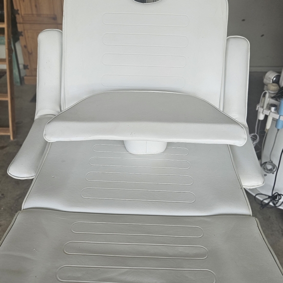 Adjustable White Treatment Table - Picture 1 of 8
